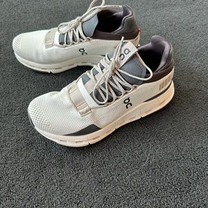 On running cloud nova sneakers size 8 barely worn